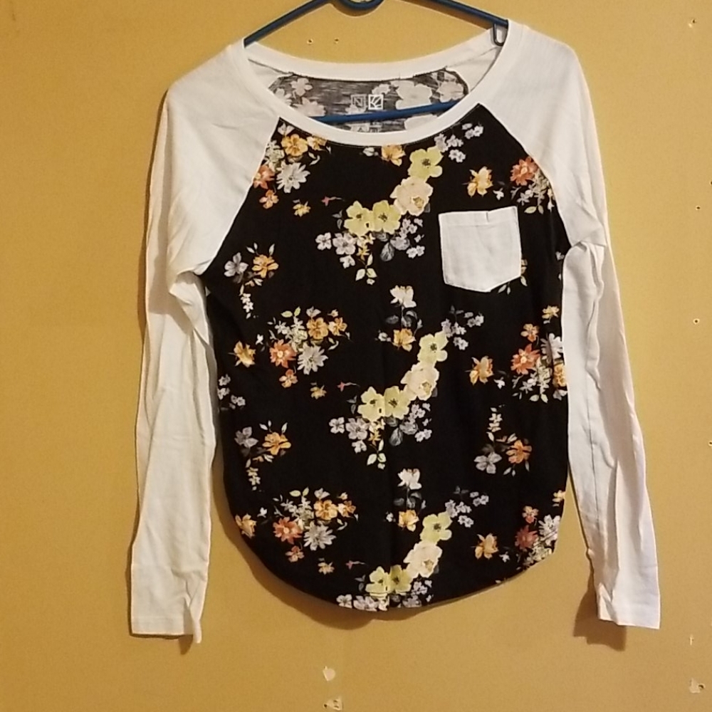 🦋Floral tee